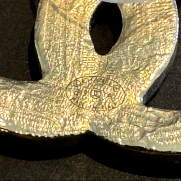 RARE CHANEL 2019 Egyptian Nile Stud Gold Runway Earrings - Picture 8 of 8